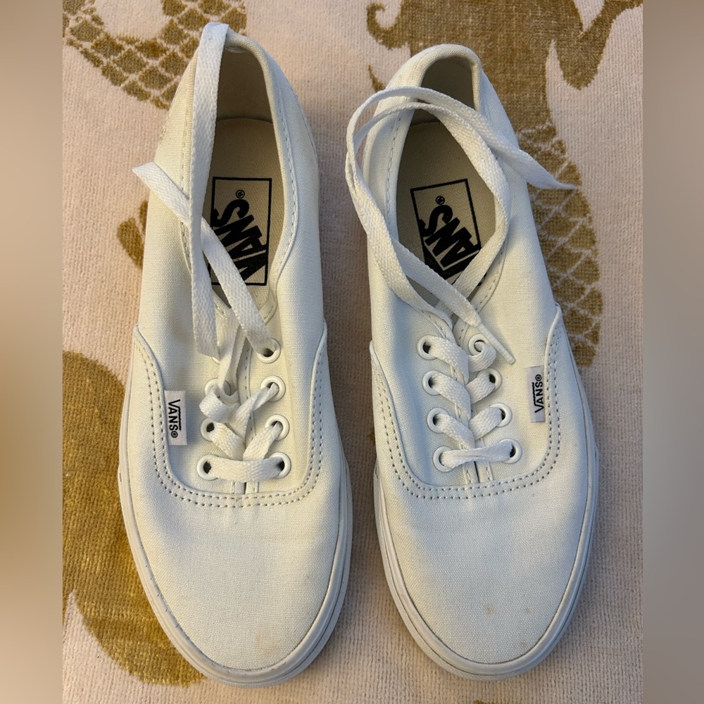 Vans AUTHENTIC Classic - Lace-Up - White - Men’s 4.0 / women’s 5.5 / 4Y